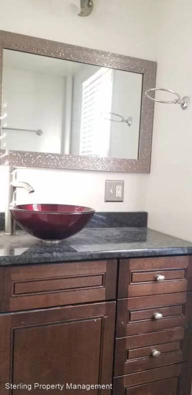 Main picture of 415 Broadway St