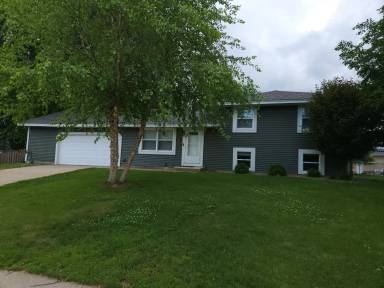 Main picture of 921 Oriole Dr