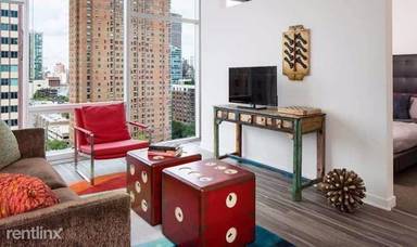 Main picture of 733 N La Salle Dr