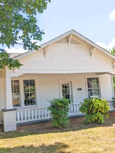 Main picture of 218 Howell St