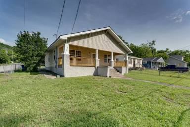 Main picture of 3214 Curtis St