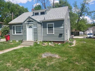 Main picture of 108 N Russell Ave
