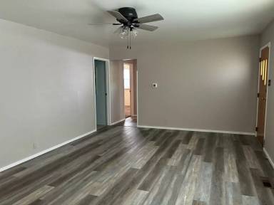 Main picture of 1810 W Northfield Dr