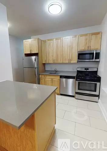 Main picture of 47 E 124th St