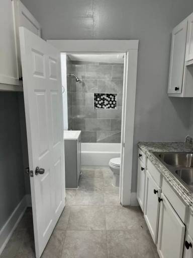 Main picture of 144 E 5th St
