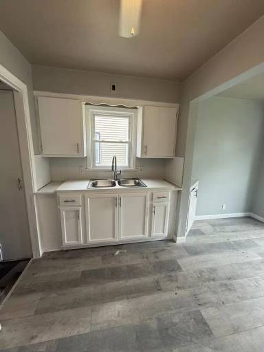 Main picture of 18506 Maple Heights Blvd