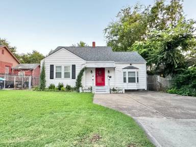 Main picture of 4128 E 1st St