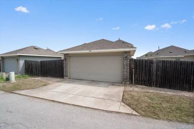Main picture of 207 Wainscot Oak Way