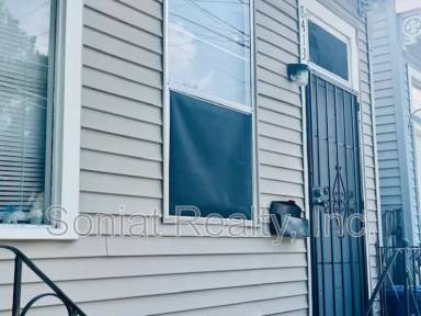 Main picture of 8413 Cohn St