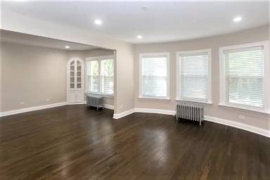 Main picture of 1432 W Farragut Ave