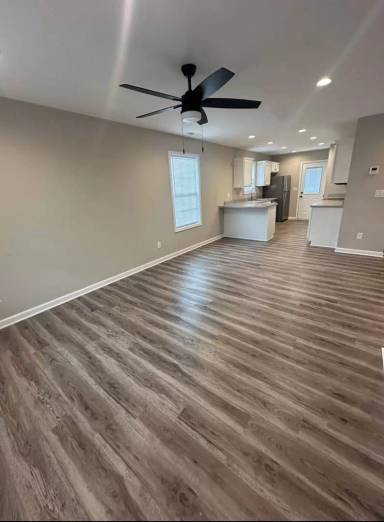 Main picture of 406 Sanderson Dr