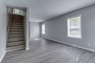 Main picture of 638 W Grand Ave