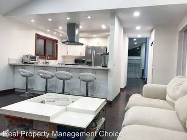 Main picture of 2905 Oakwood Ln