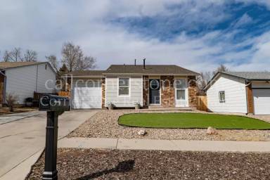 Main picture of 6826 Noble St