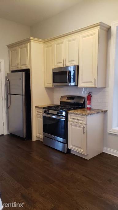 Main picture of 1300 N Western Ave