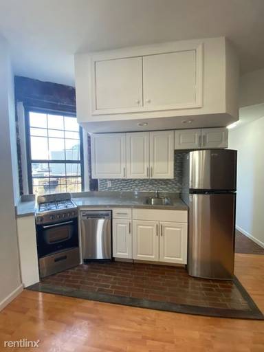 Main picture of 342 E 13th St