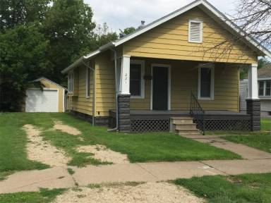 Main picture of 221 N Kansas Ave