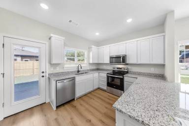 Main picture of 601 Cosmos St