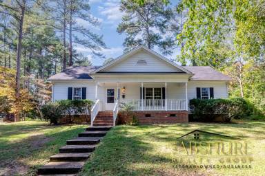 Main picture of 108 W Lakeside Dr