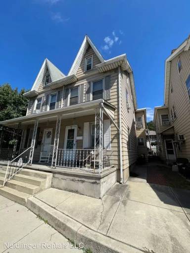 Main picture of 669 S Front St