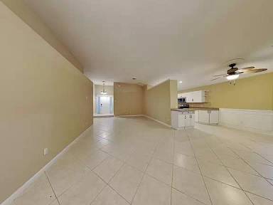 Main picture of 6214 Robinson St