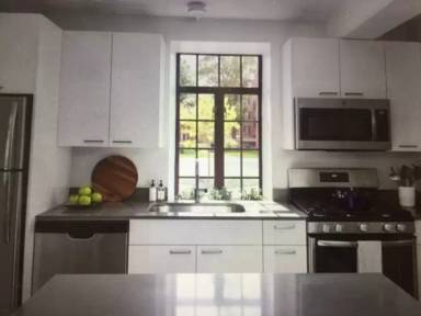 Main picture of 2759 N Leavitt St