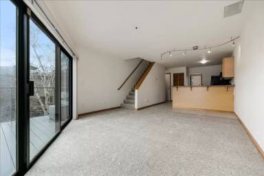 Main picture of 1040 NW NAITO PARKWAY BLDG O