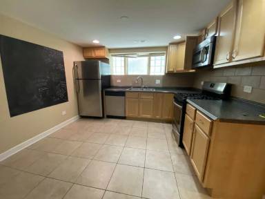 Main picture of 1417 W Waveland Ave