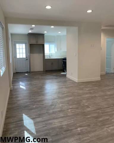 Main picture of 13934 Vanowen St