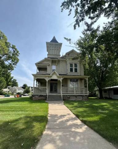 Main picture of 1501 State St