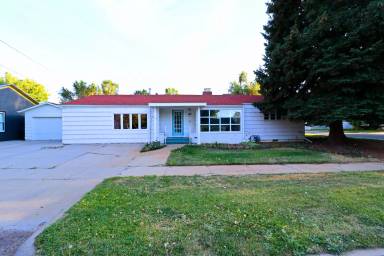 Main picture of 241 W 11th St