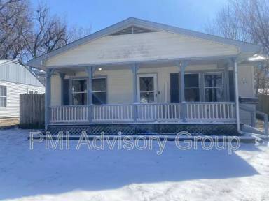 Main picture of 745 SE Pinecrest Dr
