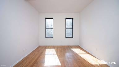 Main picture of 211 Knickerbocker Ave