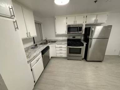 Main picture of 555 Oak St