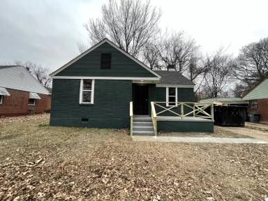 Main picture of 796 E Davant Ave