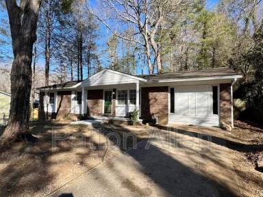 Main picture of 7 Hawthorne Dr