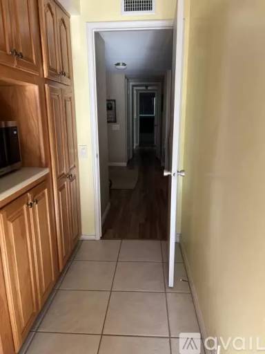 Main picture of 8496 Roswell St