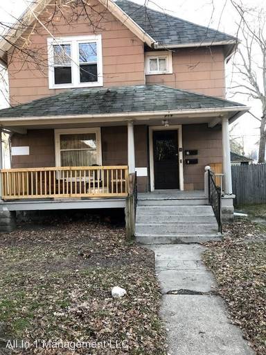 Main picture of 914 Clinton Ave
