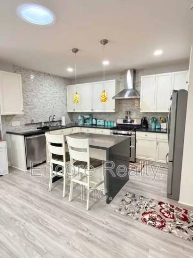 Main picture of 10628 Louisa Dr