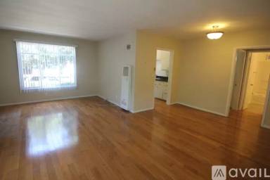 Main picture of 2001 N Beachwood Dr