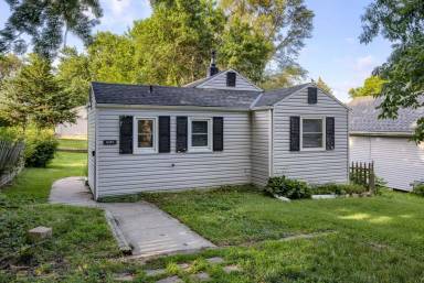 Main picture of 6457 Parker St