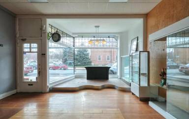 Main picture of 23-25 E King St