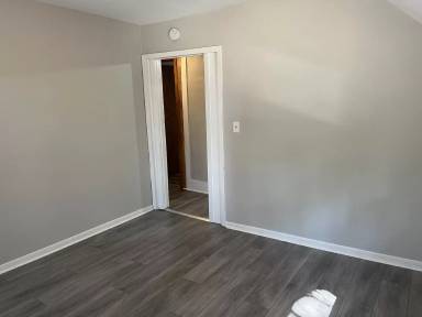 Main picture of 800 Howell St N