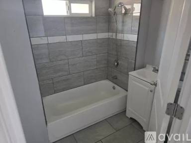Main picture of 520 W 12th St