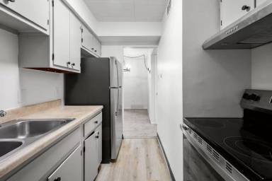 Main picture of 2434 Brownsville Rd