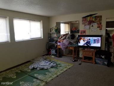 Main picture of 1579 Sloan St
