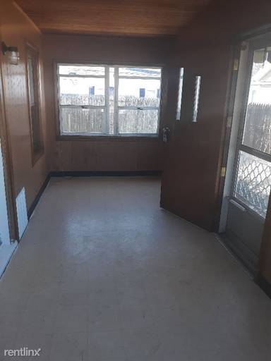 Main picture of 1528 E Fox St