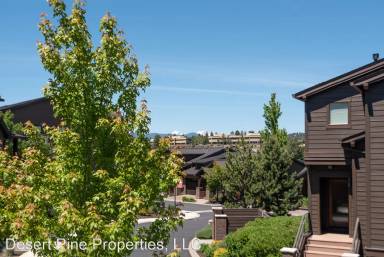 Main picture of 857 SW Crestline Dr