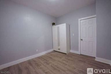 Main picture of 17 Northfield Ave