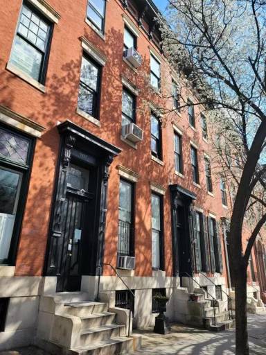 Main picture of 907 Saint Paul St